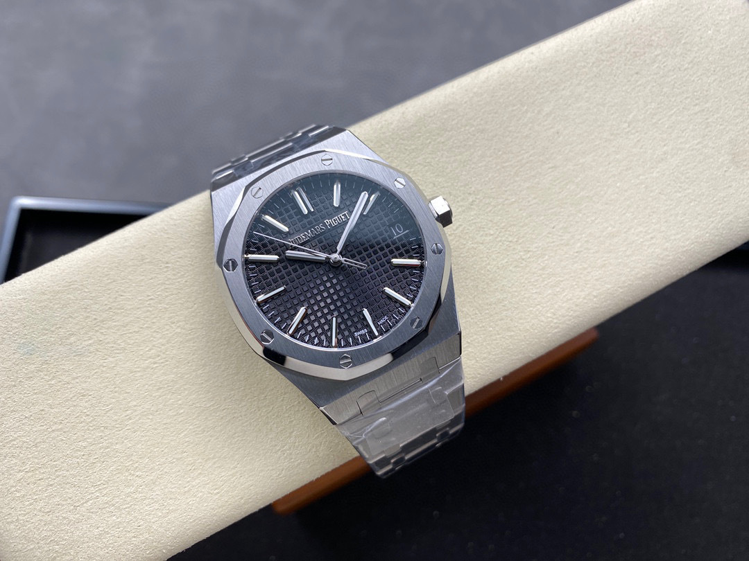 Audemars Piguet si concentra sui grandi beni di fabbrica
