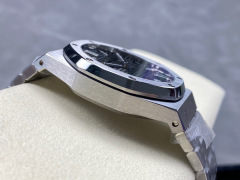 Audemars Piguet si concentra sui grandi beni di fabbrica