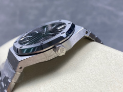 Audemars Piguet si concentra sui grandi beni di fabbrica