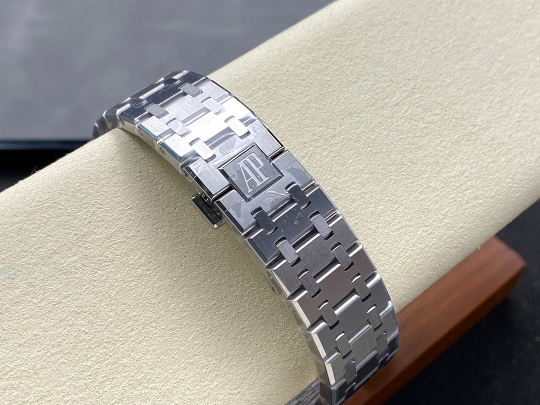 Audemars Piguet si concentra sui grandi beni di fabbrica
