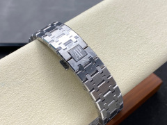Audemars Piguet si concentra sui grandi beni di fabbrica