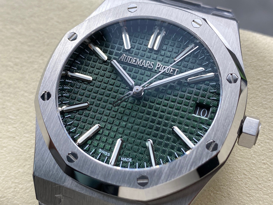 Audemars Piguet Focus on big factory goods