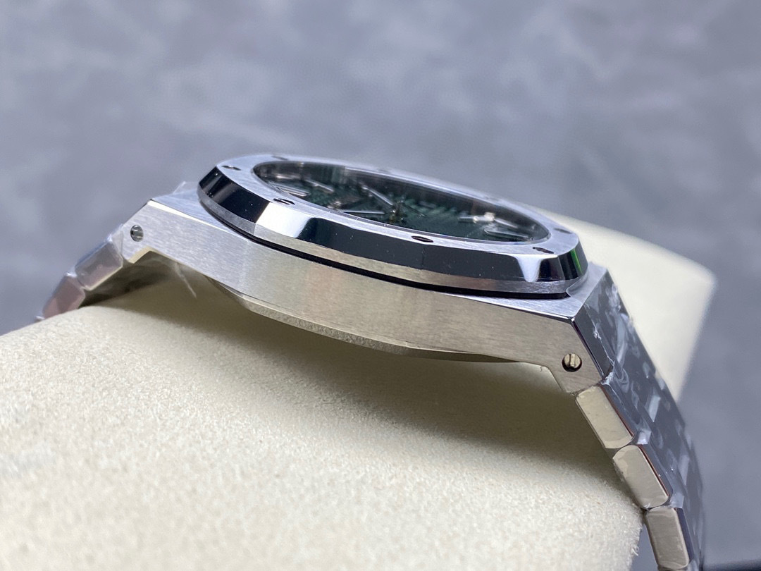 Audemars Piguet Focus on big factory goods