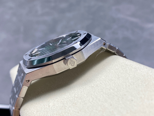 Audemars Piguet Focus on big factory goods