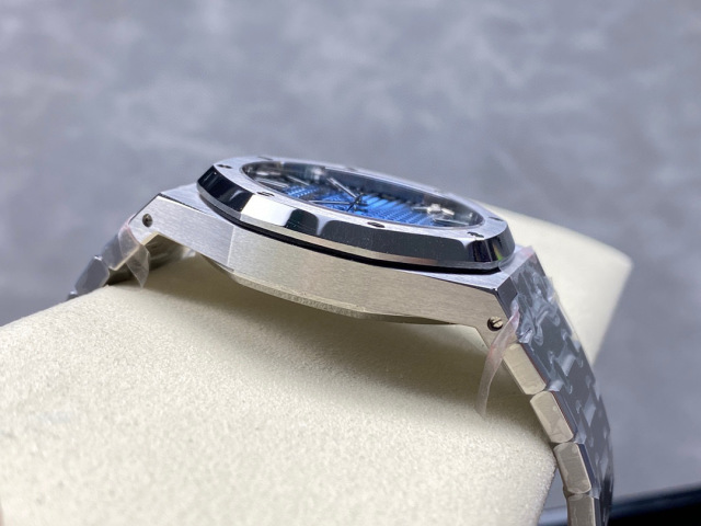 Audemars Piguet Focus on big factory goods
