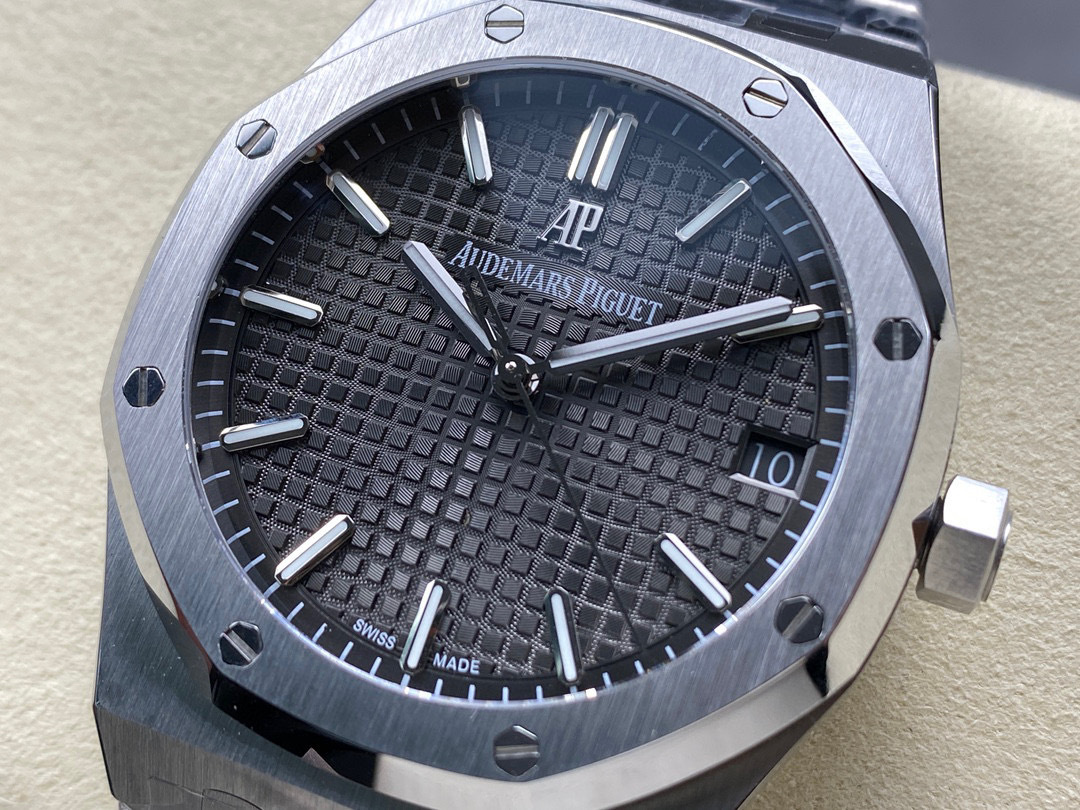 Audemars Piguet Focus on big factory goods
