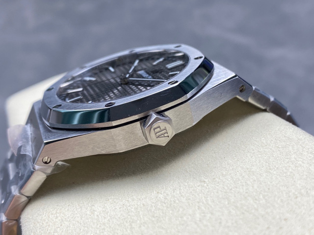 Audemars Piguet Focus on big factory goods