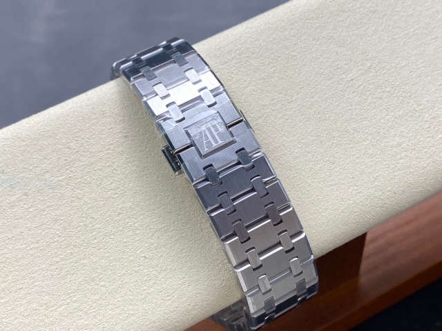 Audemars Piguet Focus on big factory goods