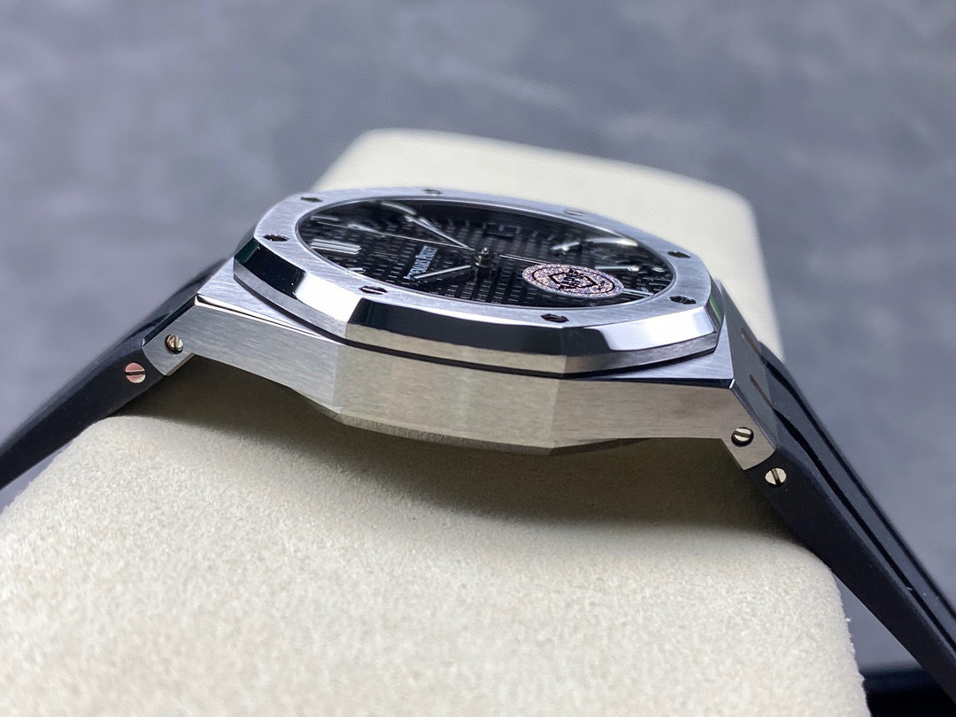 Audemars Piguet Focus on big factory goods