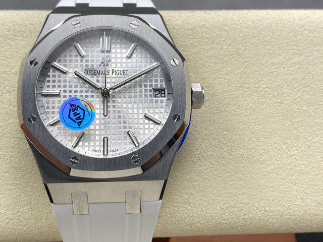 Audemars Piguet si concentra sui grandi beni di fabbrica
