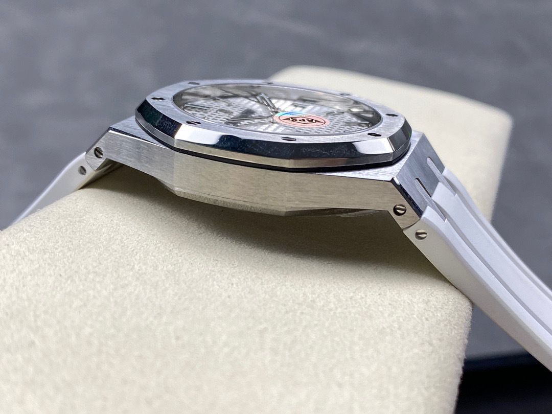 Audemars Piguet si concentra sui grandi beni di fabbrica