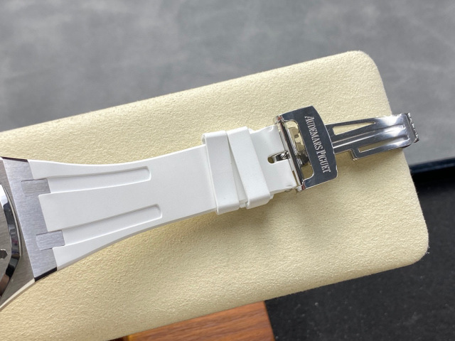 Audemars Piguet si concentra sui grandi beni di fabbrica
