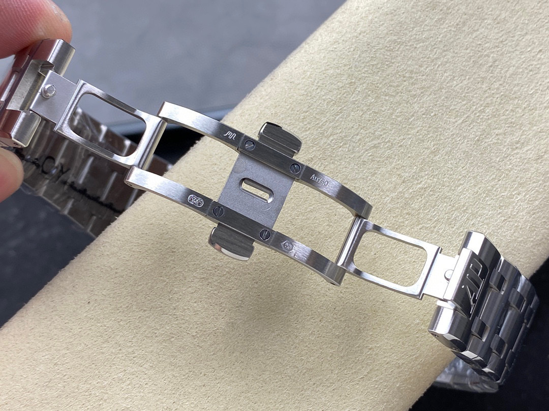 Audemars Piguet Focus on big factory goods