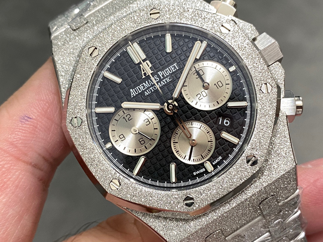 Audemars Piguet si concentra sui grandi beni di fabbrica