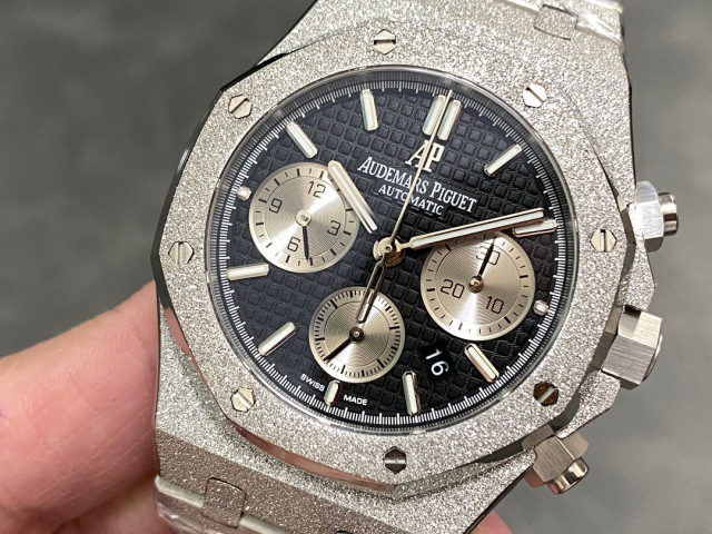 Audemars Piguet si concentra sui grandi beni di fabbrica