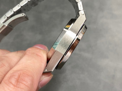 Audemars Piguet si concentra sui grandi beni di fabbrica