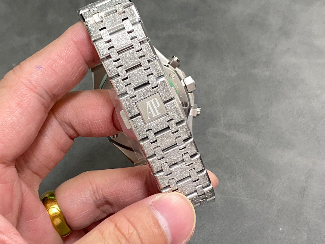 Audemars Piguet si concentra sui grandi beni di fabbrica
