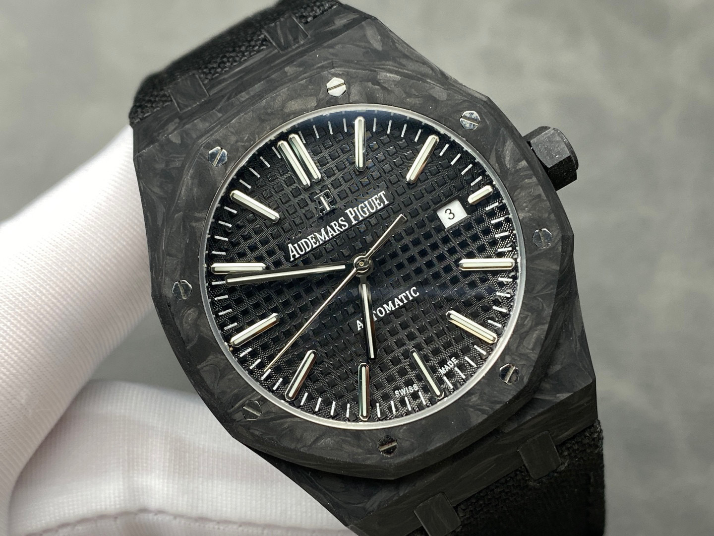 Audemars Piguet si concentra sui grandi beni di fabbrica