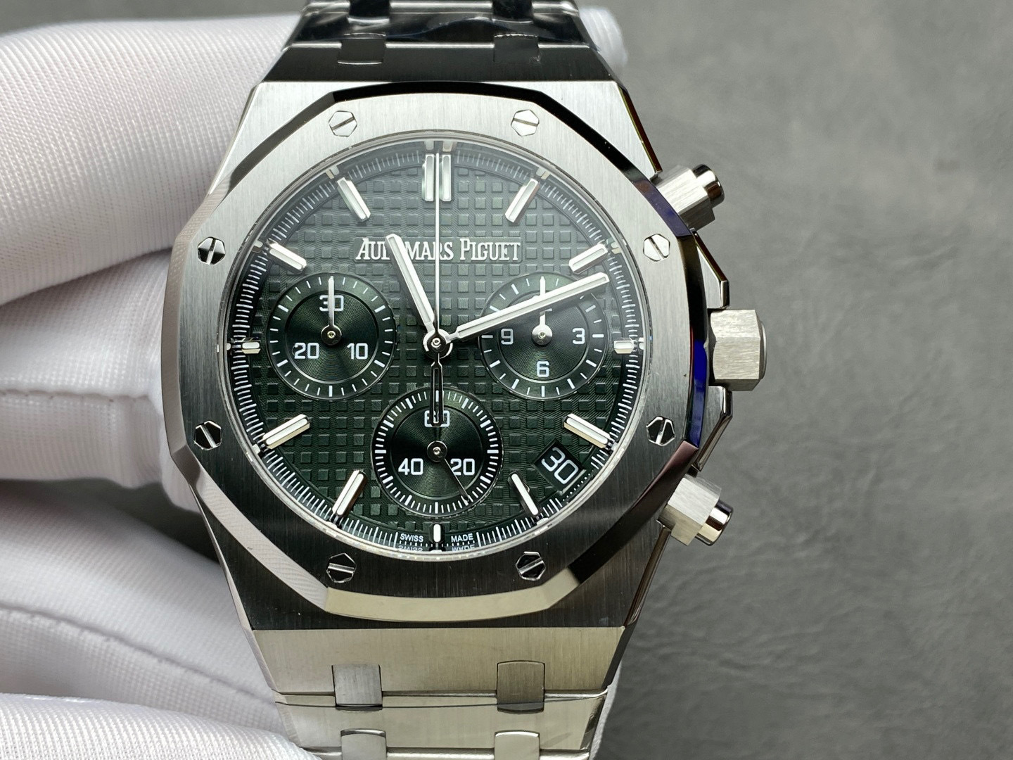 Audemars Piguet si concentra sui grandi beni di fabbrica