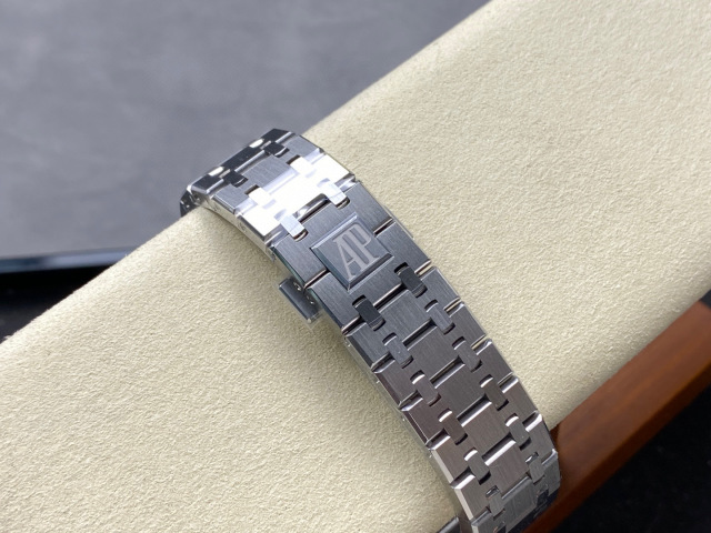 Audemars Piguet si concentra sui grandi beni di fabbrica