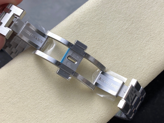 Audemars Piguet si concentra sui grandi beni di fabbrica