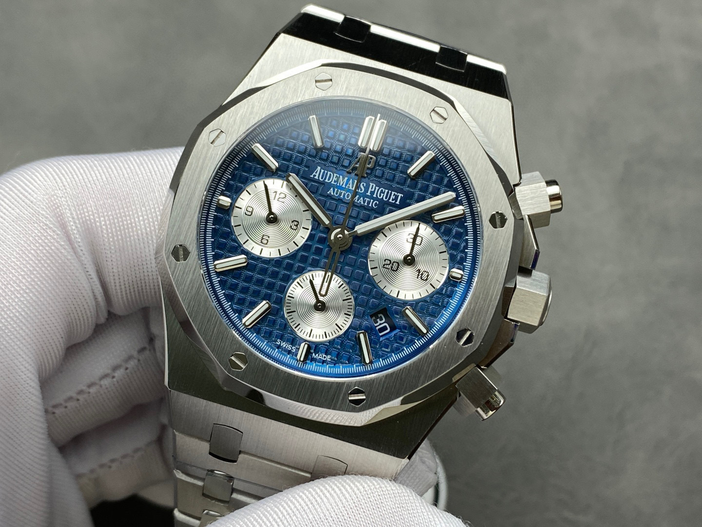 Audemars Piguet si concentra sui grandi beni di fabbrica