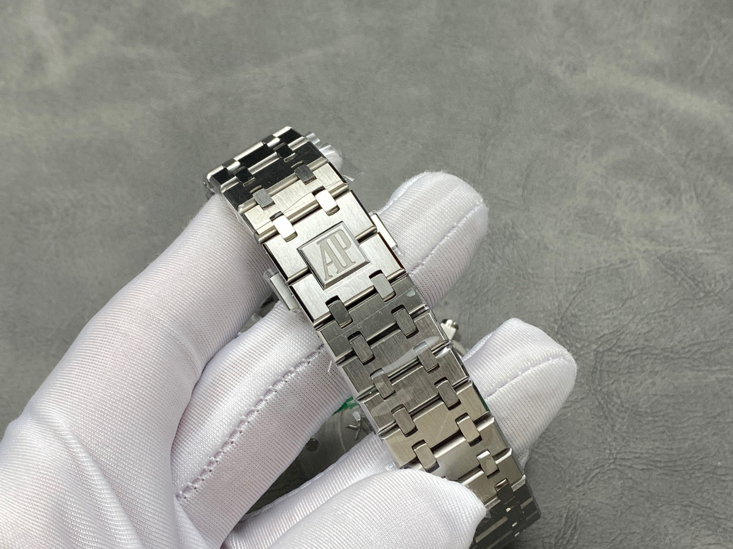 Audemars Piguet si concentra sui grandi beni di fabbrica