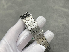 Audemars Piguet si concentra sui grandi beni di fabbrica