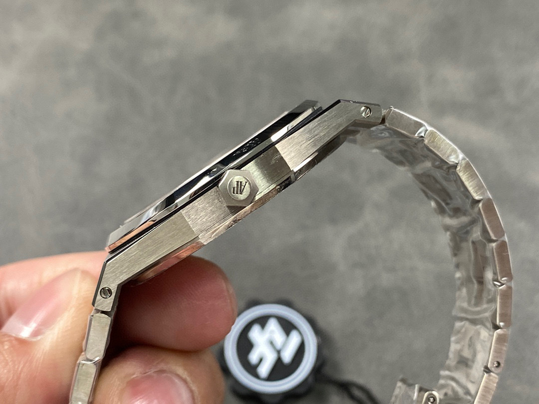 Audemars Piguet si concentra sui grandi beni di fabbrica