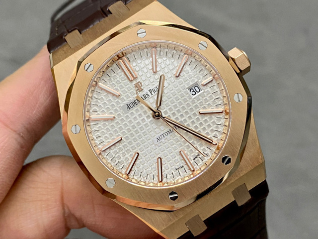 Audemars Piguet si concentra sui grandi beni di fabbrica