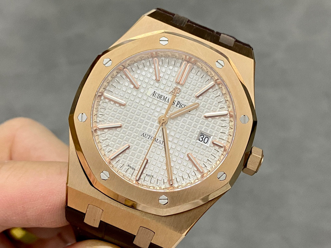 Audemars Piguet si concentra sui grandi beni di fabbrica