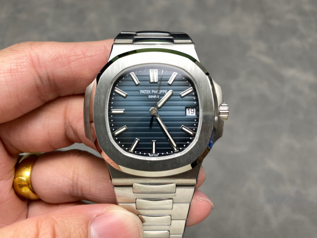 Patek Philippe Fokus pada barangan kilang besar