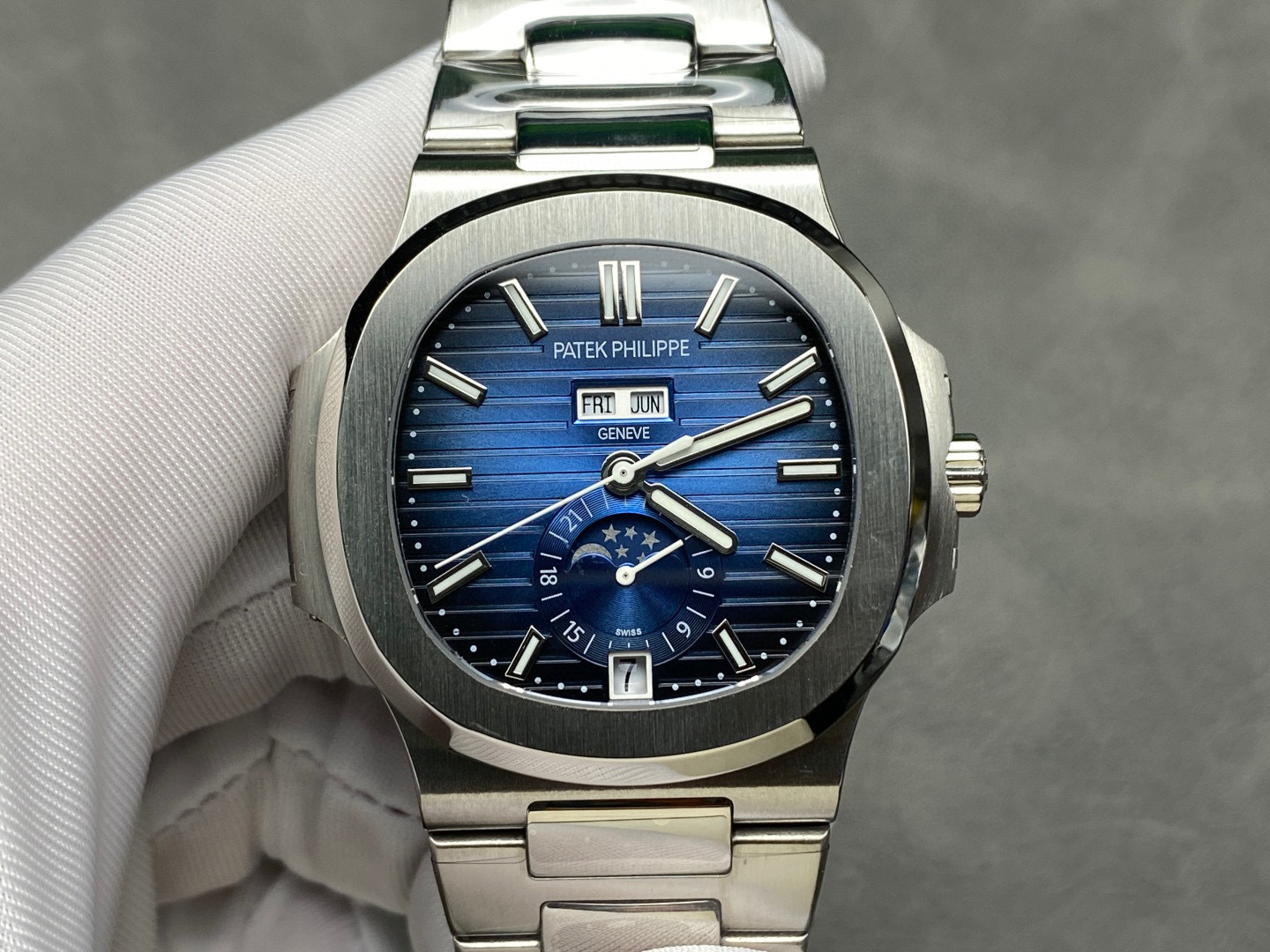 Patek Philippe Fokus pada barangan kilang besar