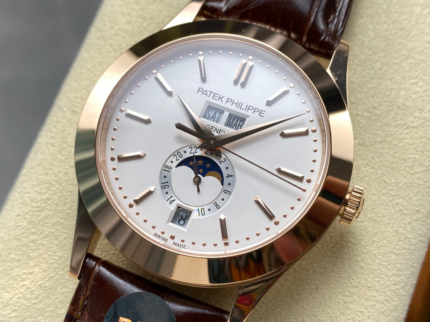 Patek Philippe Fokus pada barangan kilang besar