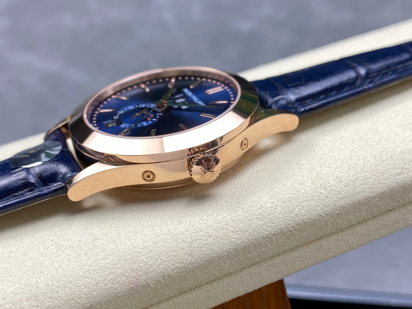 Patek Philippe Fokus pada barangan kilang besar