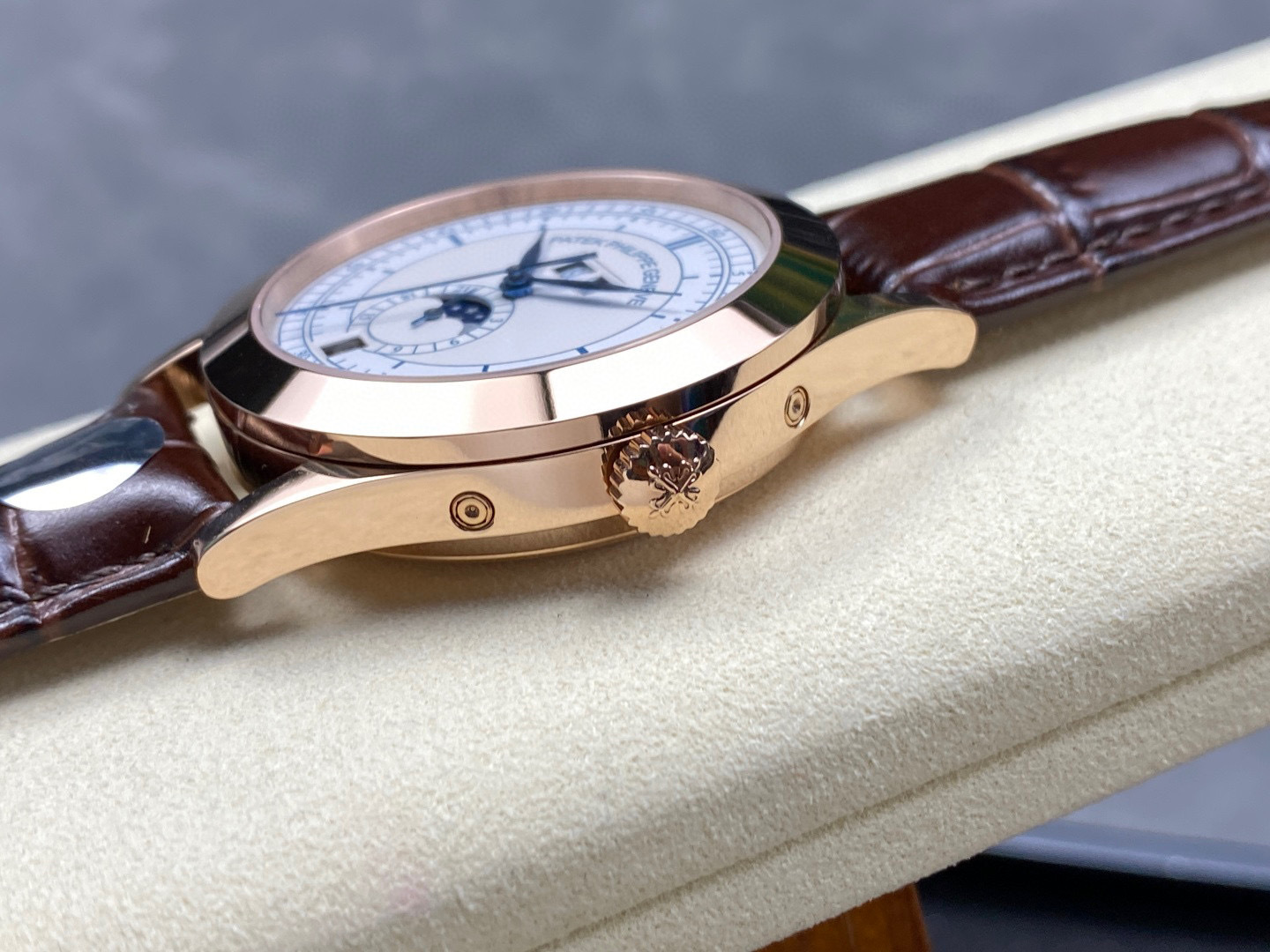 Patek Philippe Fokus pada barangan kilang besar