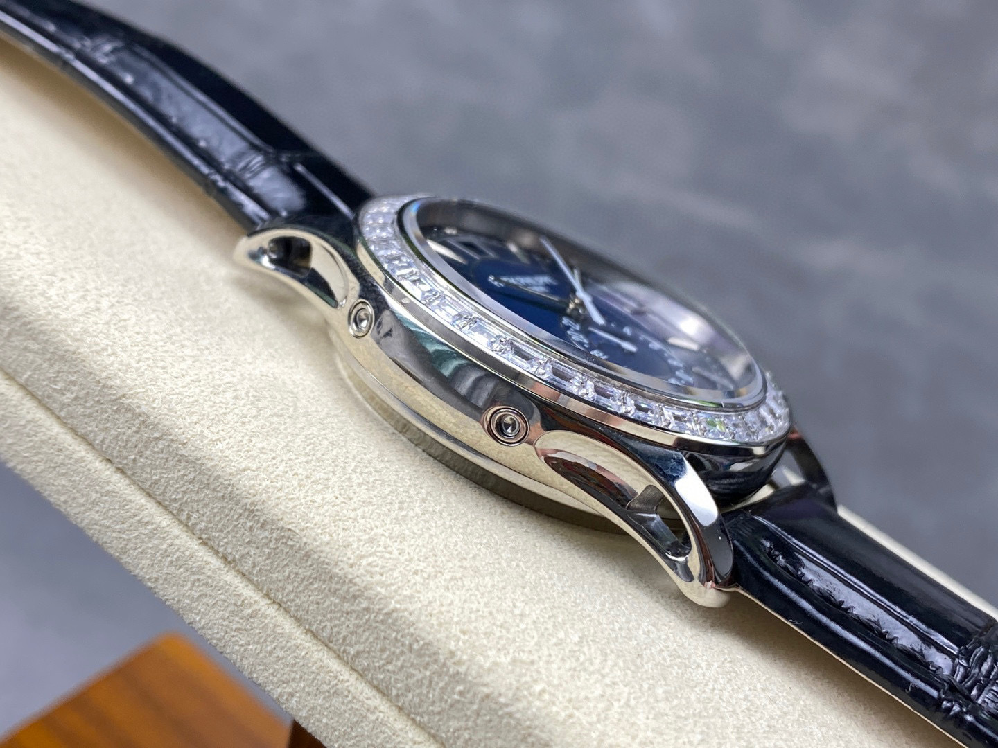 Patek Philippe si concentra sui beni di grandi fabbriche