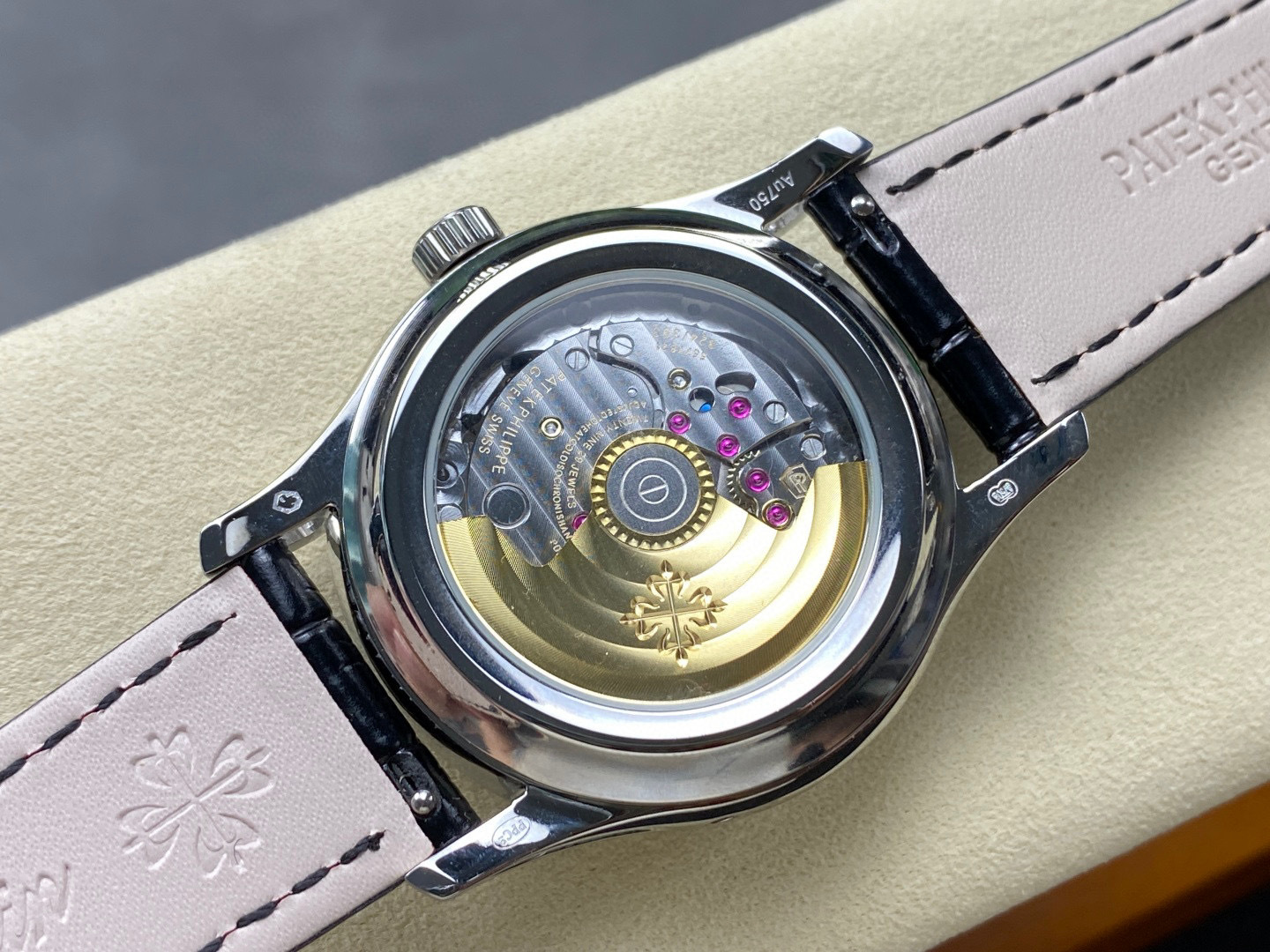 Patek Philippe si concentra sui beni di grandi fabbriche
