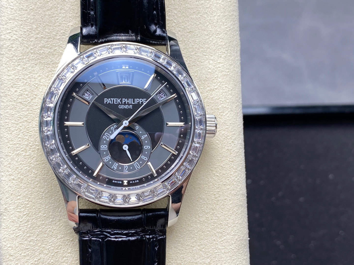 Patek Philippe Fokus pada barangan kilang besar