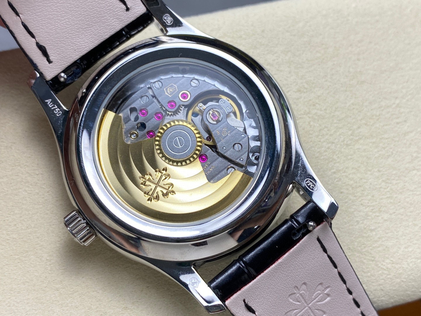 Patek Philippe Fokus pada barangan kilang besar