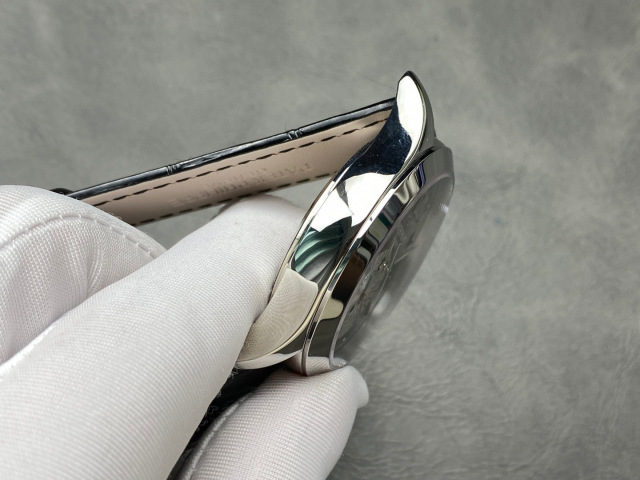 Patek Philippe si concentra sui beni di grandi fabbriche