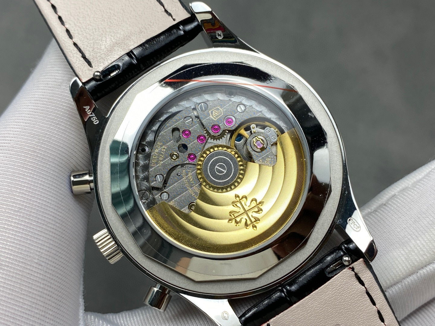 Patek Philippe si concentra sui beni di grandi fabbriche
