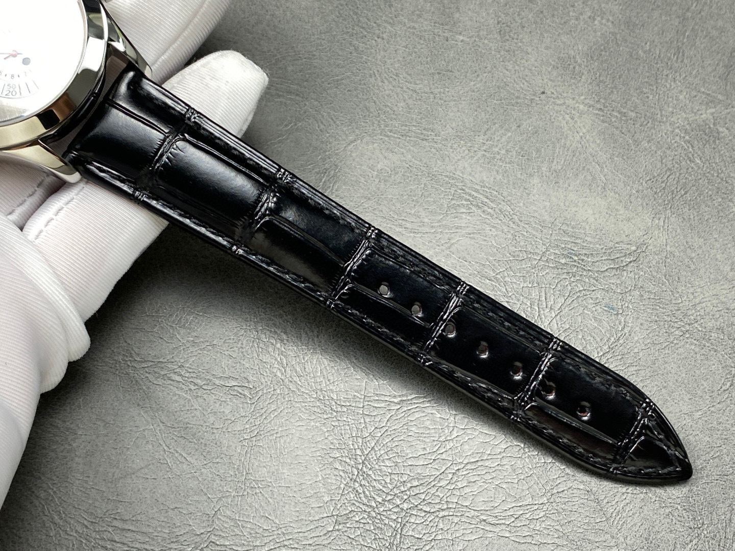 Patek Philippe si concentra sui beni di grandi fabbriche
