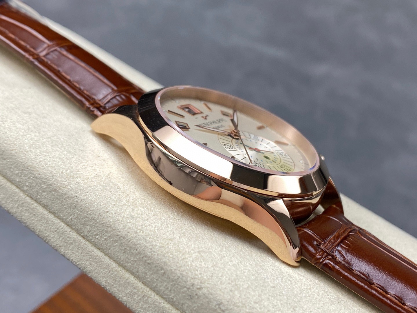 Patek Philippe Fokus pada barangan kilang besar