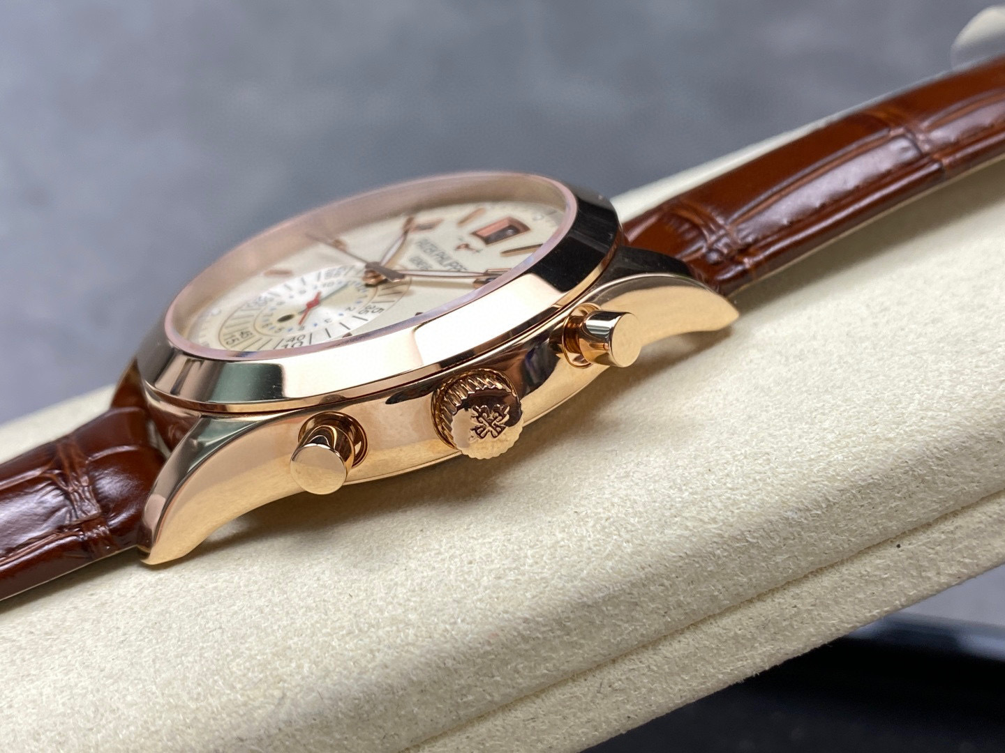 Patek Philippe Fokus pada barangan kilang besar
