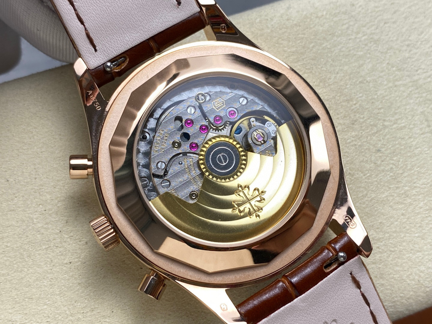 Patek Philippe Fokus pada barangan kilang besar