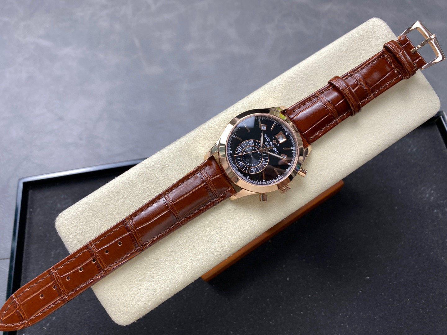 Patek Philippe si concentra sui beni di grandi fabbriche