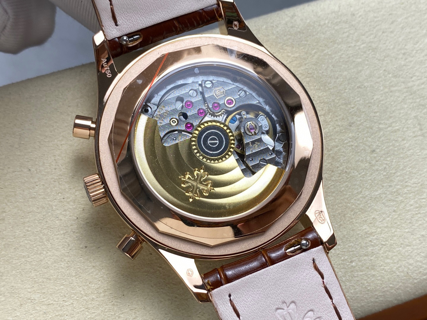Patek Philippe si concentra sui beni di grandi fabbriche