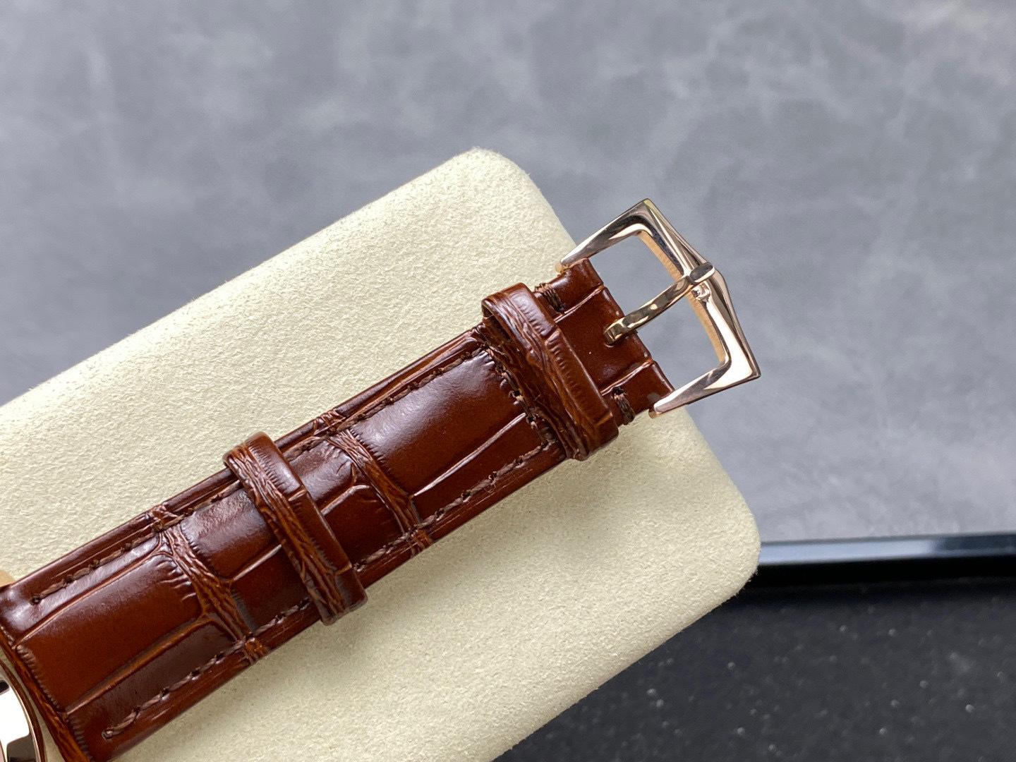 Patek Philippe si concentra sui beni di grandi fabbriche