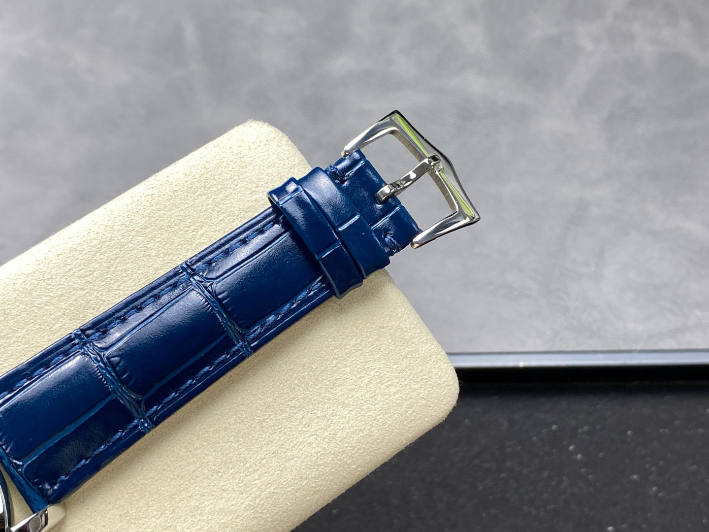 Patek Philippe si concentra sui beni di grandi fabbriche